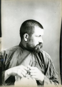 2. Тюремная фотография Г. Исхаки. 1907 год.