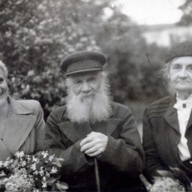 Фото «И.Ф. Шаляпина, А.С. Деренков, Е.П. Пешкова» Казань. 1949