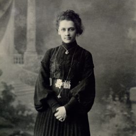 «Екатерина Павловна Пешкова. Нижний Новгород. 1903»