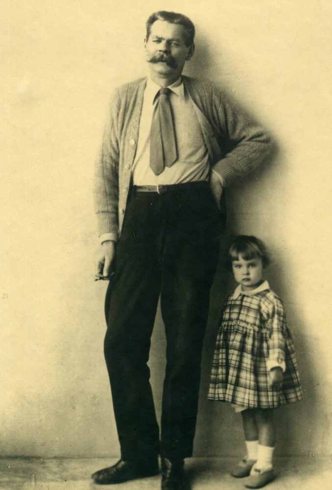 Фото. А.М. Горький с внучкой Марфой
