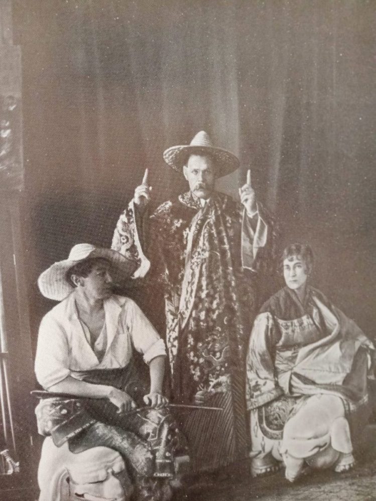 Фото. А.М. Горький, И.Н. Ракицкий и В.М. Ходасевич. Петроград, Кронверский пр. 1920- е.