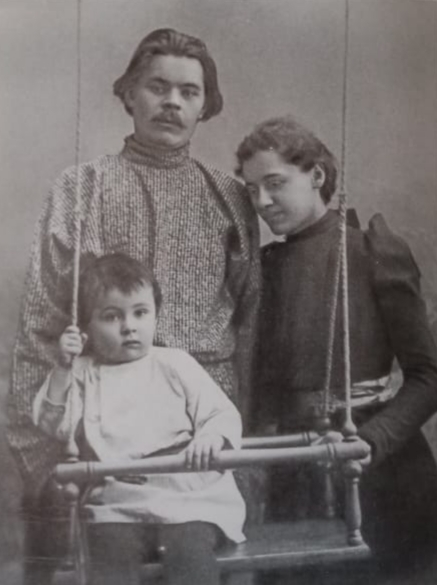 Фото. А.М.Горький, Е.П.Пешкова с сыном Максимом. Н.Новгород. 1899