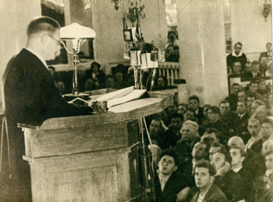 Фото. А.М.Горький выступает на I Всесоюзном съезде советских писателей. Москва.1934