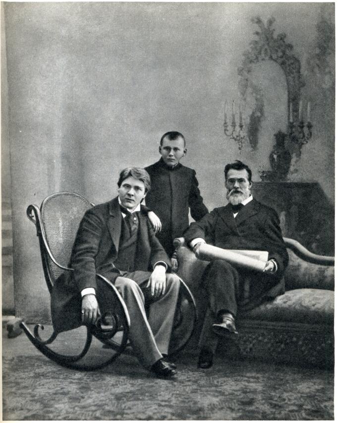 Фото. Ф.И. Шаляпин с отцом и братом. Москва.1898