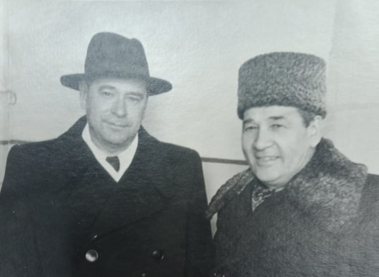 Фото. Амирхан Еники и Наки Исанбет. Казань. 1958
