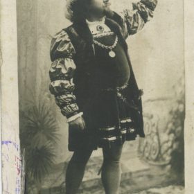 Секар-Рожанский А.В. в роли Васко да Гама в опере Дж. Мейербера «Африканка». 1890-е