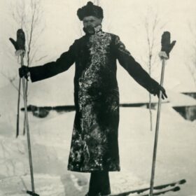 Фотокопия любительской черно-белой фотографии: «А.М.Горький. Финляндия. Мустомяки. 1913 г.»