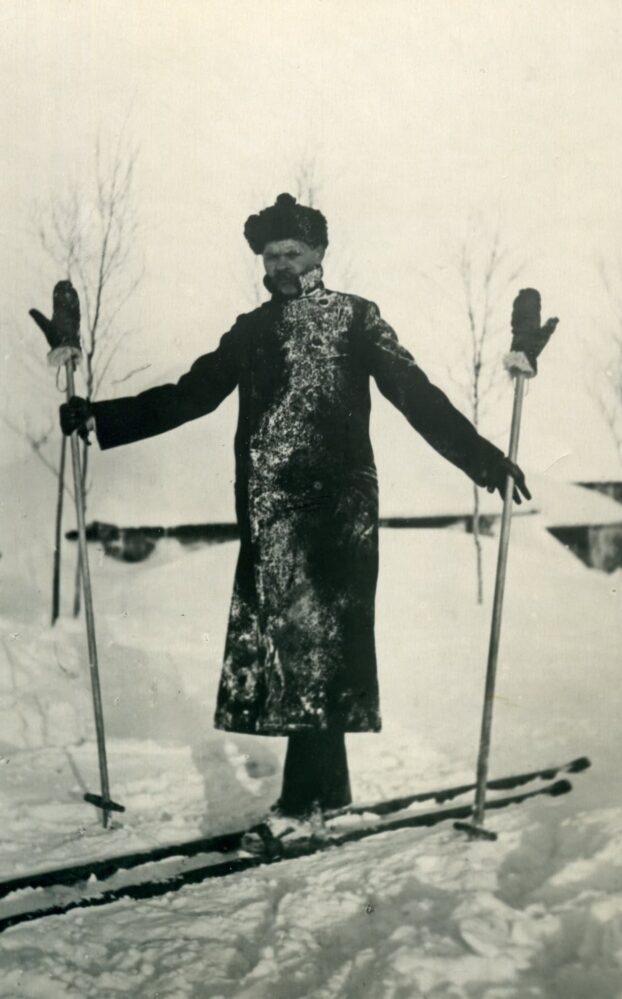 Фотокопия любительской черно-белой фотографии: «А.М.Горький. Финляндия. Мустомяки. 1913 г.»